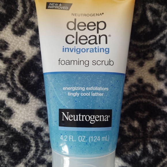 Neutrogena Deep Clean Invigorating Foaming Scrub - Picture 1 of 2